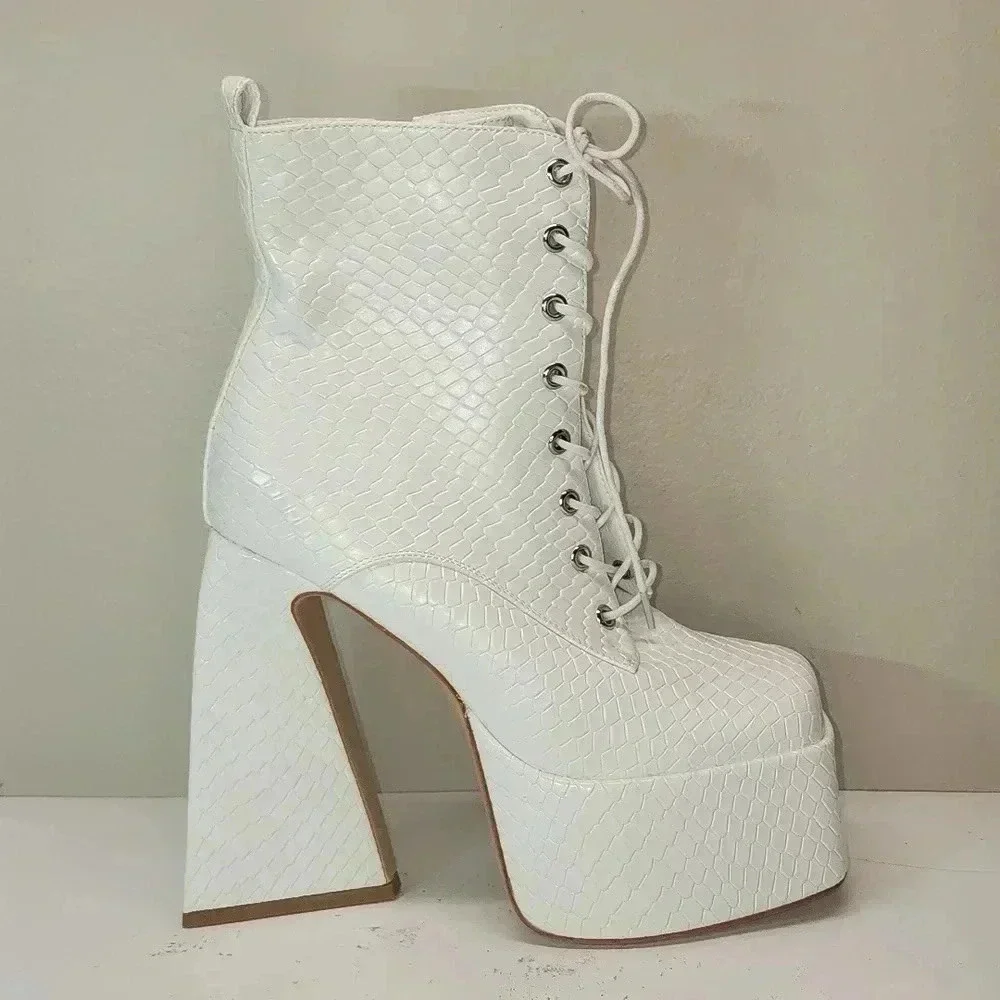 Accloris platform boots size 8 new with box